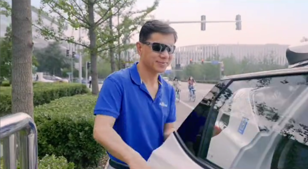 百度李彥宏無人車駕駛,這道路被清場了吧!