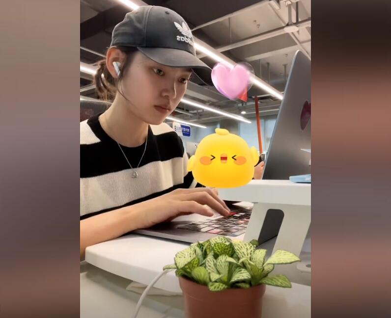 頂級IT公司美女程序員,是怎么瀟灑工作的!